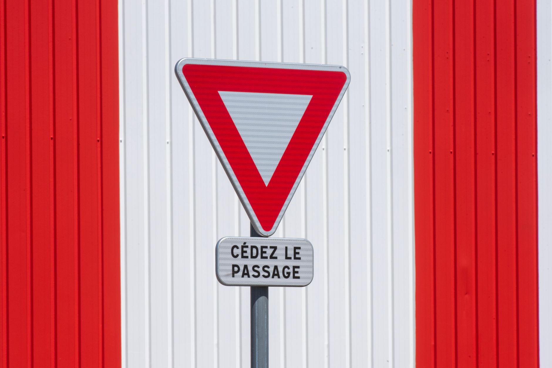 Comment se protéger contre les arnaques au faux conseiller bancaire ?