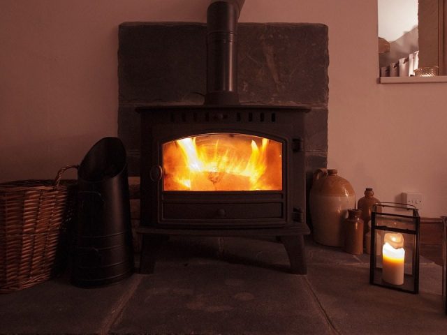Depuis janvier, poêles à bois prisés pour réduire les factures de chauffage