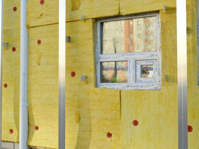 Isolation des murs pas cher : ITI et ITE, options et prix