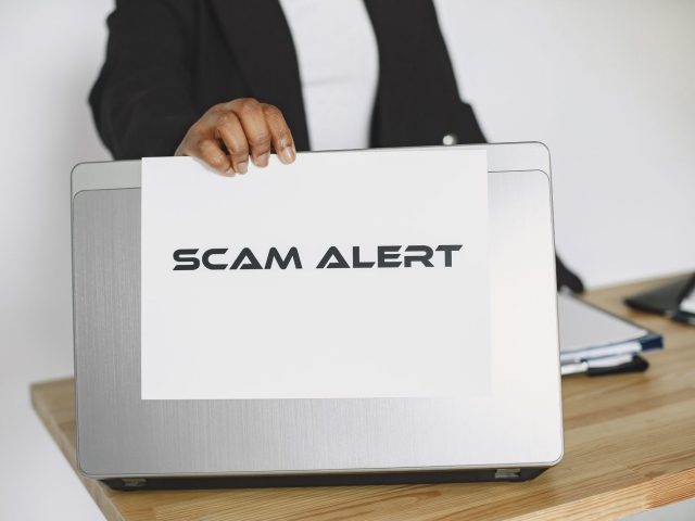 Comment se protéger contre les arnaques au faux conseiller bancaire ?