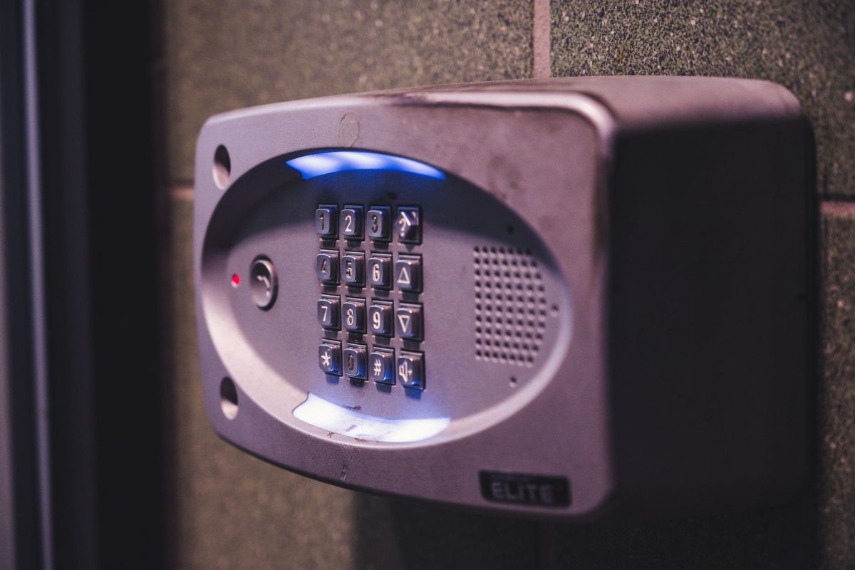 Fini les lumières allumées : la nouvelle directive des gendarmes pour sécuriser votre maison
