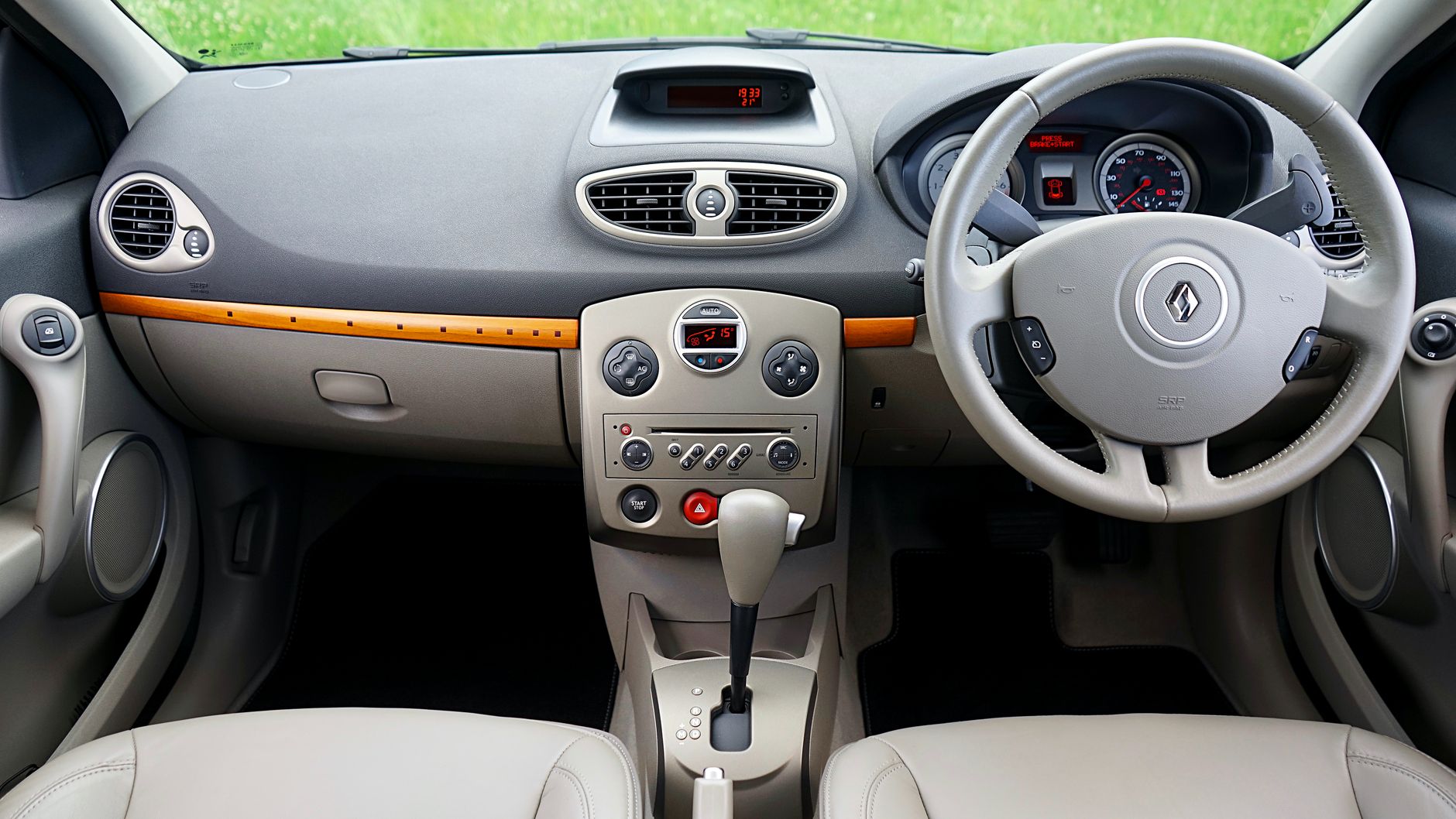 Choisir une citadine : Renault Clio ou Dacia Sandero/Spring